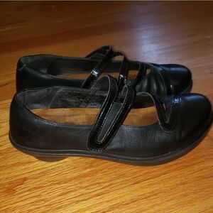 Naot Black leather Maryjane heels